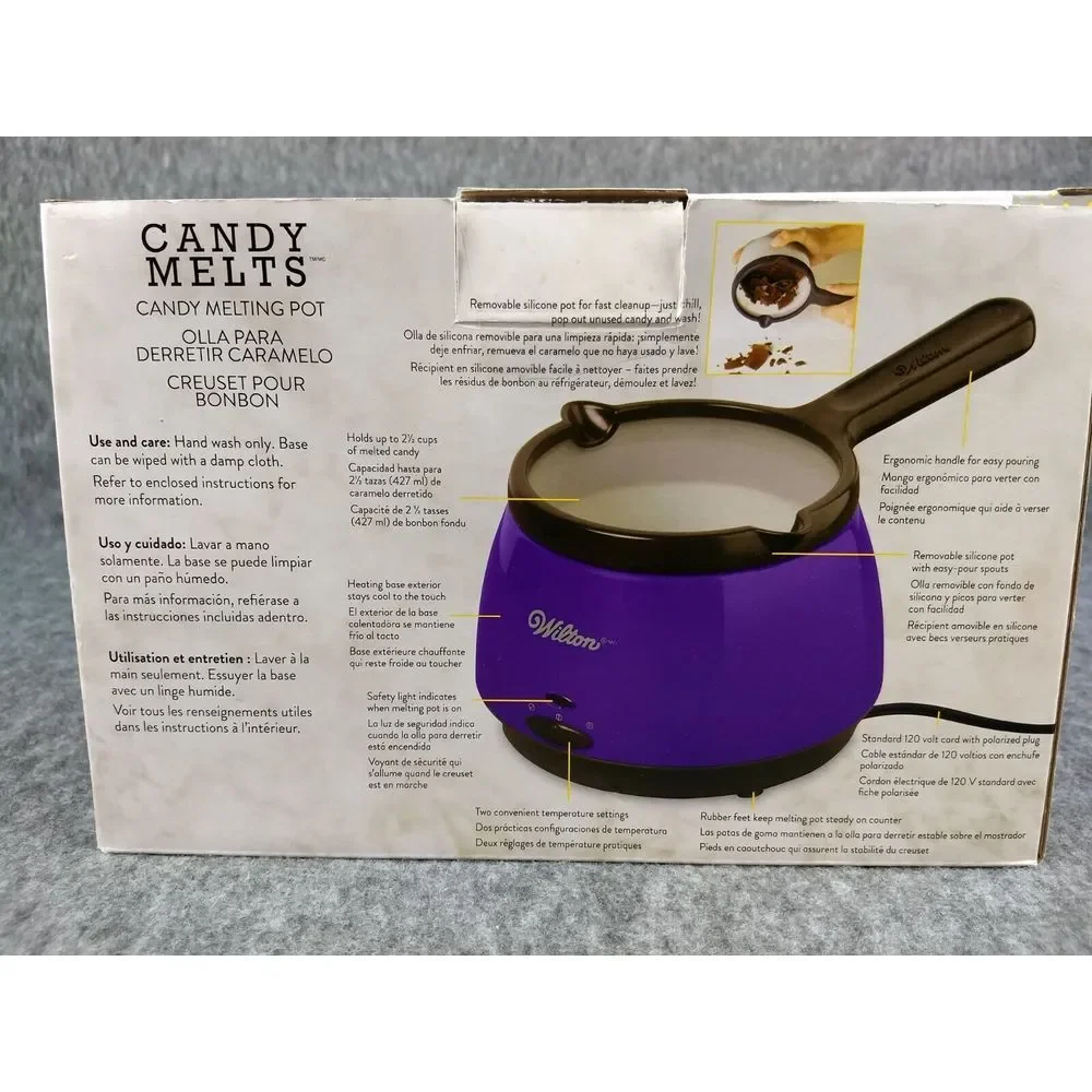 Wilton Baking Lot/3 - Candy Melting Pot Christmas Cookie Mold & Gift Treat Bags‎